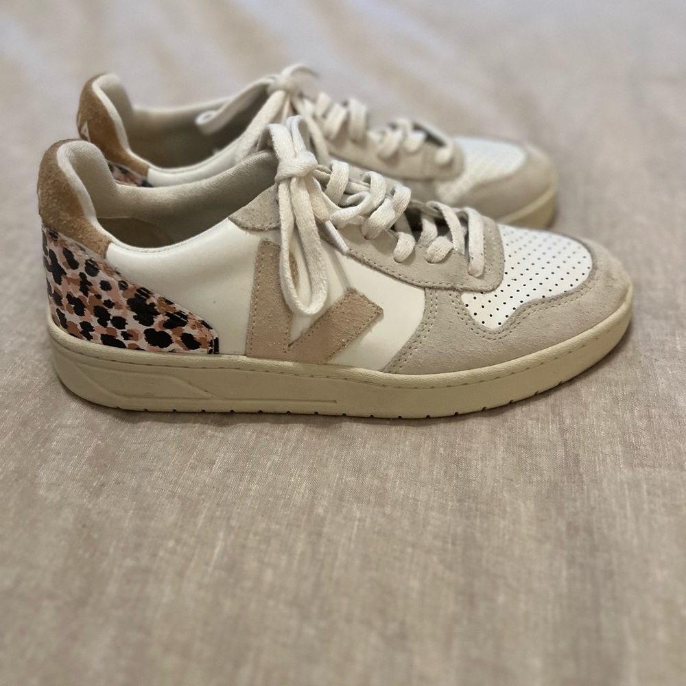 Veja Shoe V10 Size 8